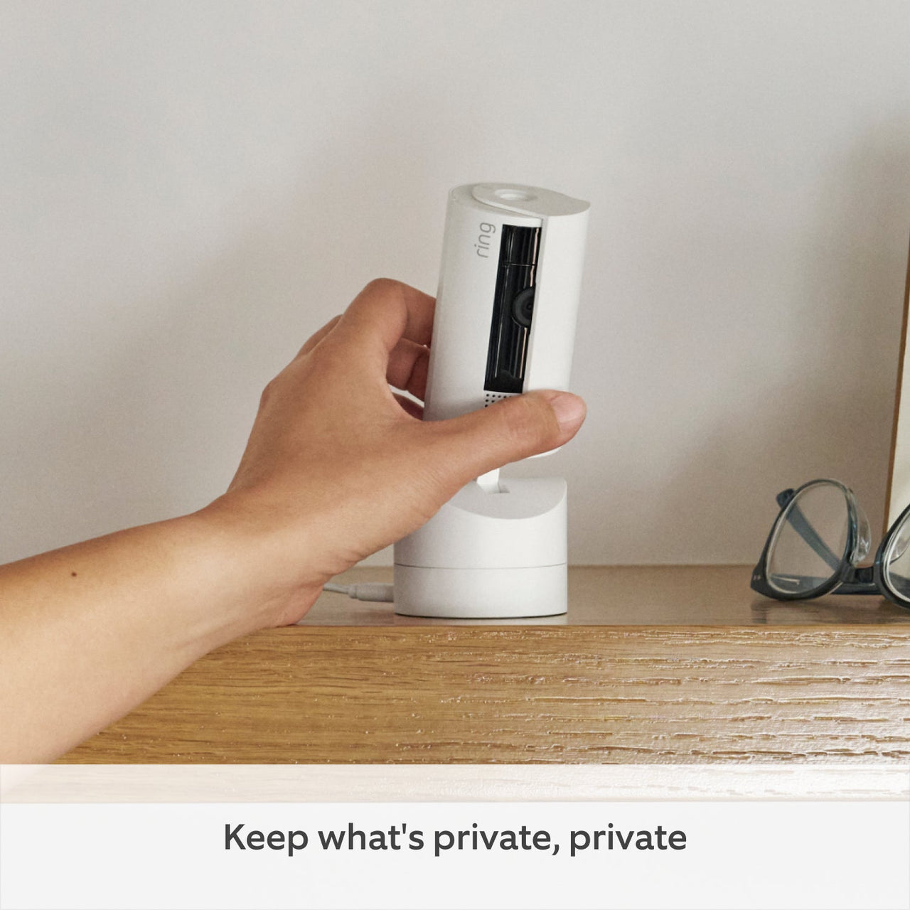 files/ring_pantilt-indoor-camera_wht_06_privacy_en_1500x1500_d6dc8962-7ea0-4f31-b6f2-25c71d652536.jpg